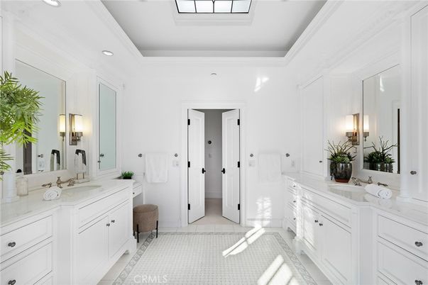 Bathroom, Dual Sink Vanities, Interior, Recessed Lighting