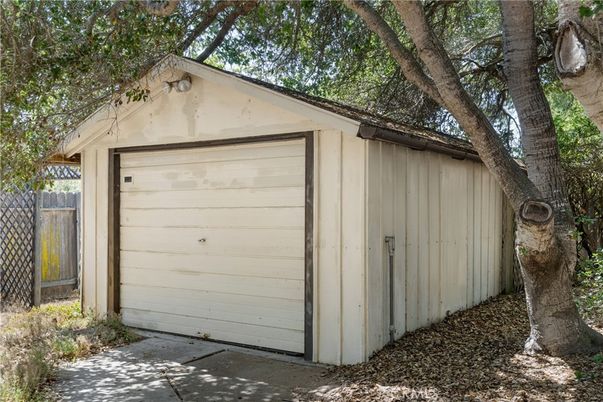 Detached Garage, Exterior