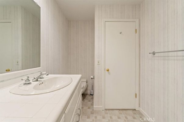 Bathroom, Interior, Tile Countertops