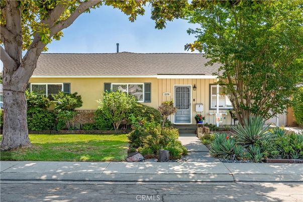 Exterior, Facade, Ranch
