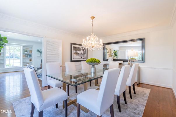 Chandelier, Dining room, Interior, Recessed Lighting, Wood Texture Flooring