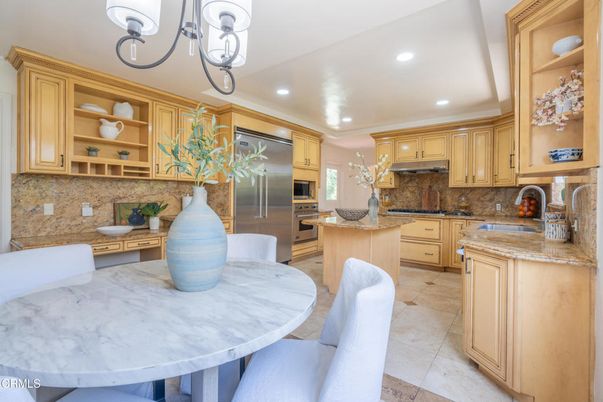 Dining room, Interior, Kitchen, Recessed Lighting, Stainless Steel Appliances
