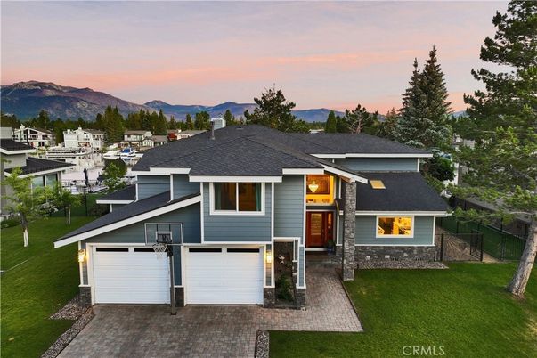 Attached, Exterior, Facade, Raised Ranch