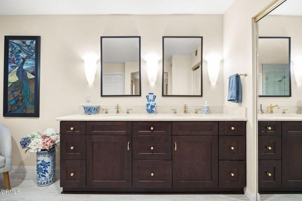 Bathroom, Dual Sink Vanities, Interior