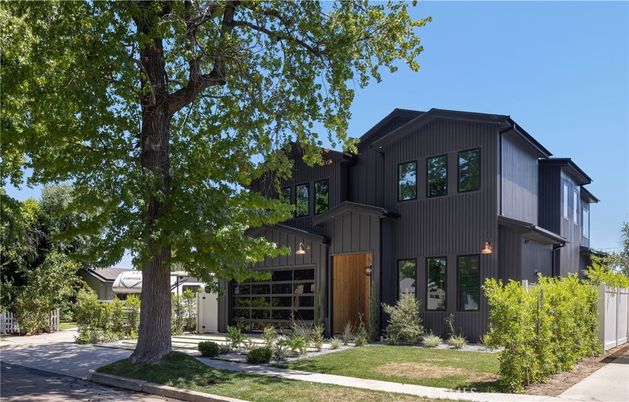 Attached, Exterior, Facade, Farmhouse