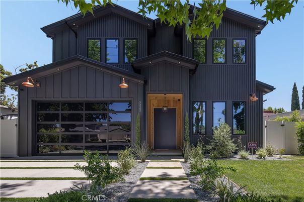 Exterior, Facade, Farmhouse