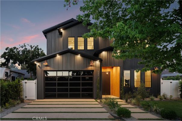 Attached, Exterior, Facade, Farmhouse