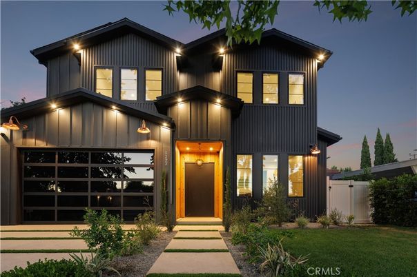 Attached, Exterior, Facade, Farmhouse