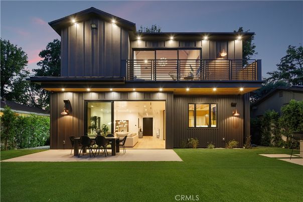 Backyard, Exterior, Facade, Modern