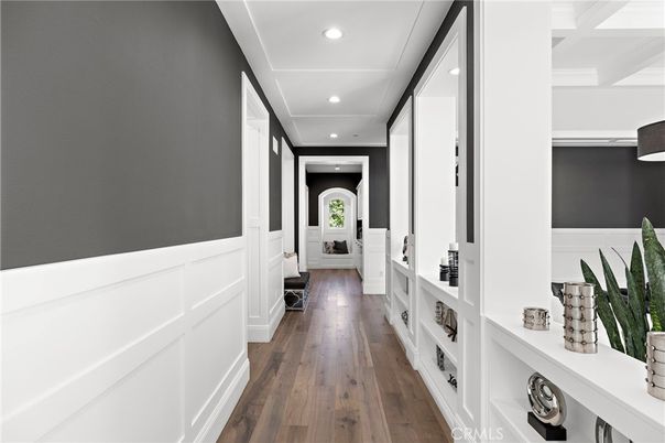 Interior, Recessed Lighting, Wood Texture Flooring
