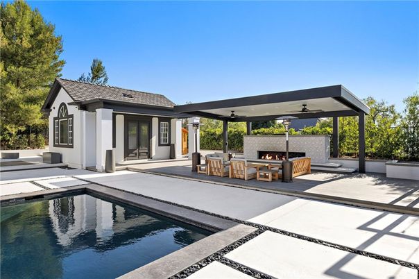 Exterior, Pool