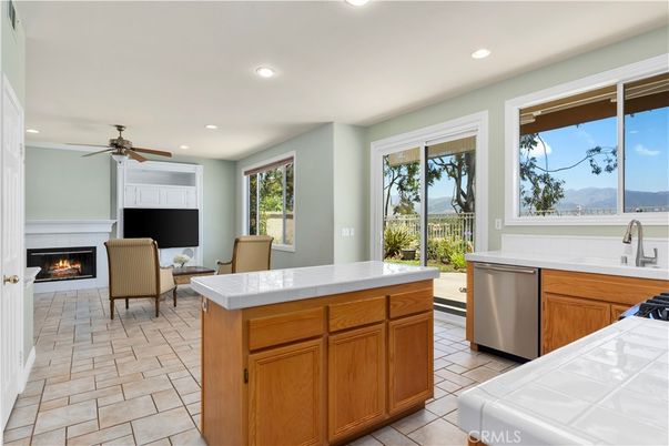 Fireplace, Interior, Kitchen, Recessed Lighting
