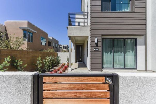 Exterior, Facade, Modern