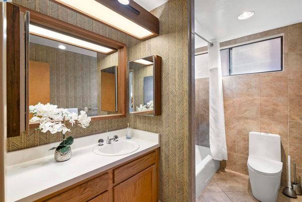 Bathroom, Interior, Recessed Lighting