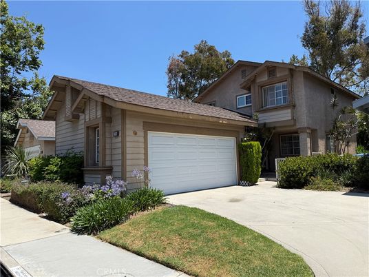 Attached, Exterior, Facade, American Craftsman