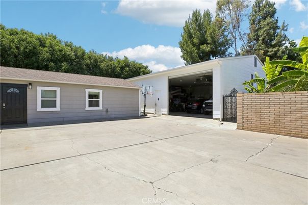 Detached Garage, Exterior