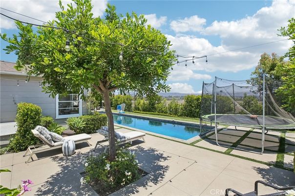Exterior, Playground, Pool
