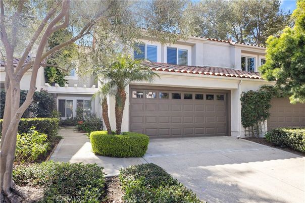 Attached, Exterior, Facade, Mediterranean