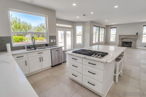 Fireplace, Interior, Kitchen, Recessed Lighting