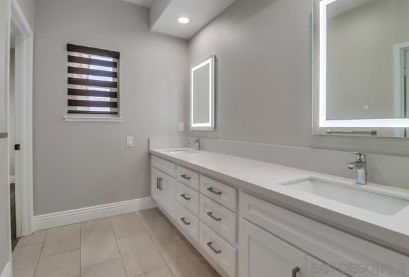 Bathroom, Dual Sink Vanities, Interior, Recessed Lighting
