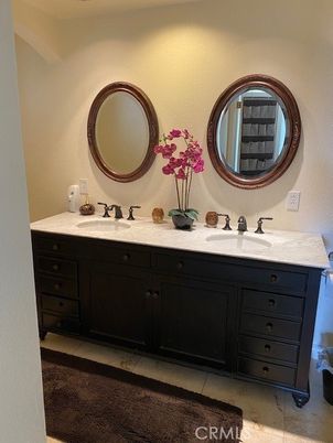 Bathroom, Dual Sink Vanities, Interior