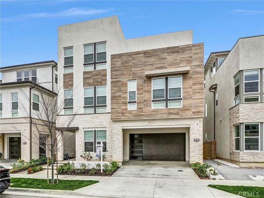 Attached, Exterior, Facade, Rowhouse