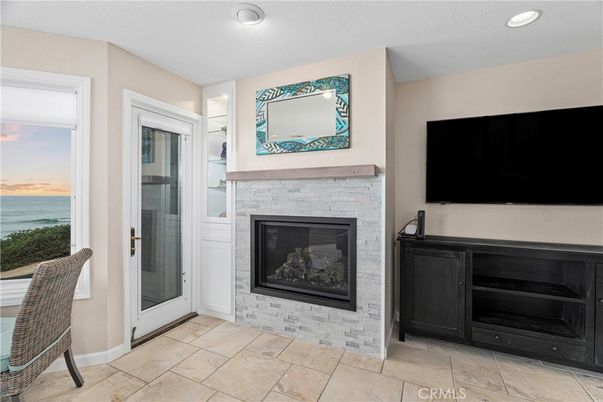 Fireplace, Interior, Recessed Lighting, Water