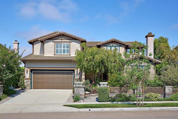 Attached, Exterior, Facade, American Craftsman