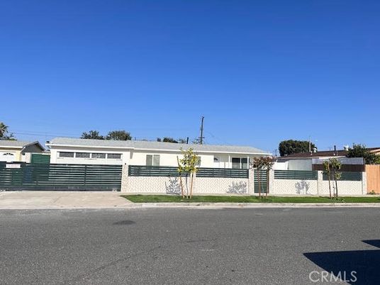 Attached, Exterior, Facade, Ranch