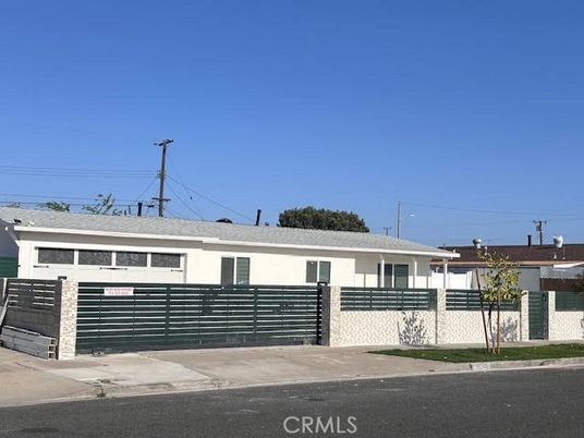 Attached, Exterior, Facade, Ranch