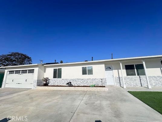 Attached, Exterior, Facade, Ranch