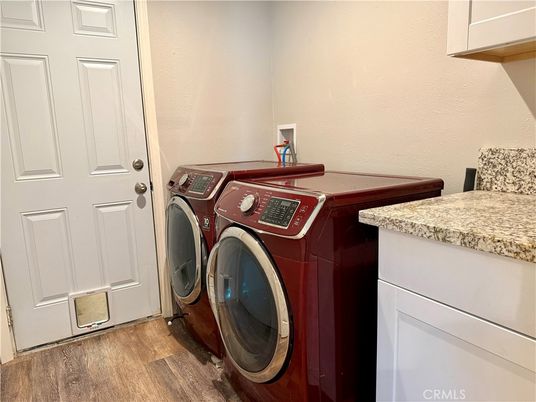 Interior, Washer, Wood Texture Flooring