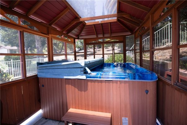 Hot Tub, Interior, Sun Room