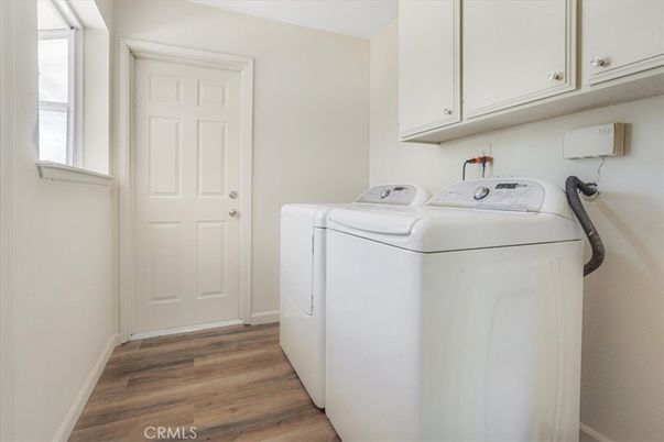 Interior, Washer, Wood Texture Flooring