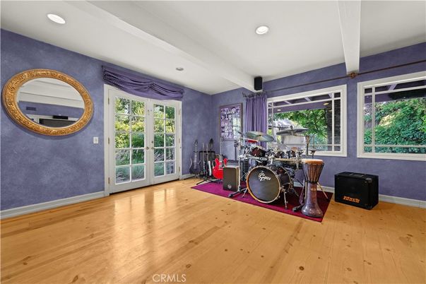 Fitness Equipment, Interior, Recessed Lighting, Wood Texture Flooring