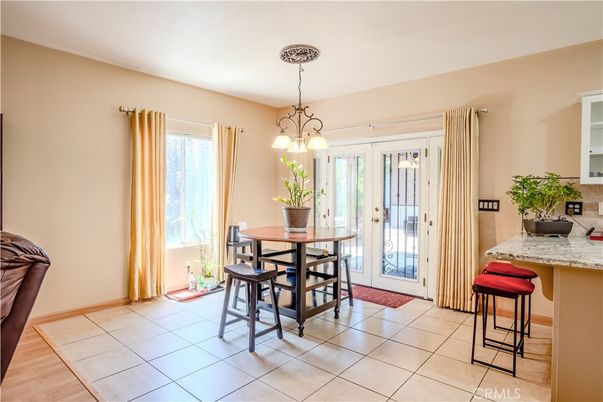 Chandelier, Dining room, Interior, Pendant Lights