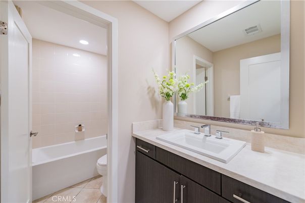 Bathroom, Interior, Recessed Lighting