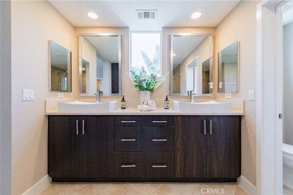 Bathroom, Dual Sink Vanities, Interior, Recessed Lighting