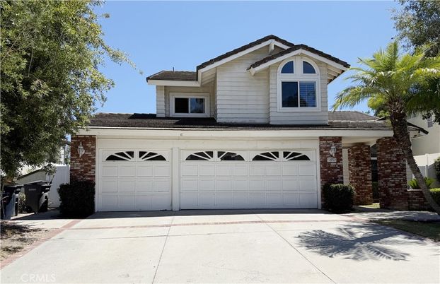 Attached, Exterior, Facade, Brick Facade, American Craftsman