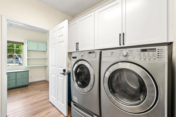 Interior, Washer, Wood Texture Flooring
