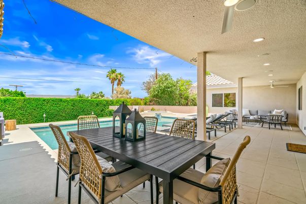Exterior, Pool, Recessed Lighting