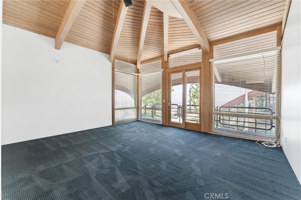 Empty room, Interior, Wooden Beams, Wooden Ceilings