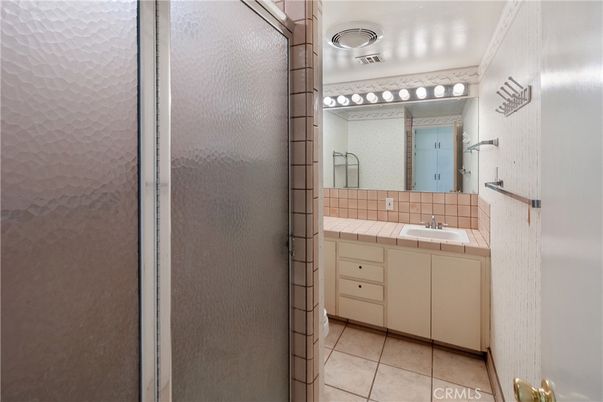 Bathroom, Interior, Tile Countertops