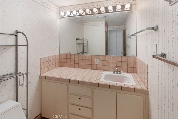 Bathroom, Interior, Tile Countertops