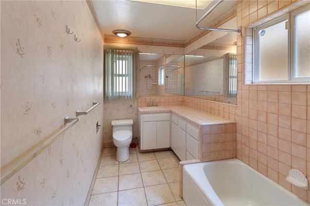 Bathroom, Interior, Tile Countertops
