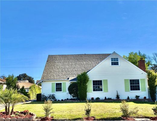 Exterior, Facade, Farmhouse