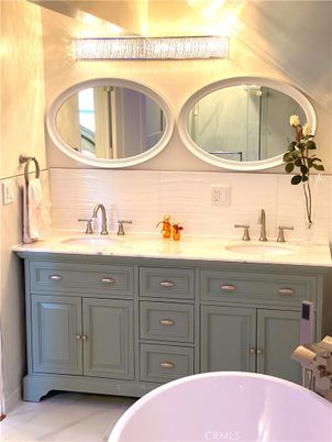 Bathroom, Dual Sink Vanities, Interior