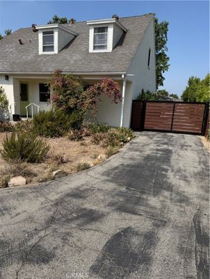 Attached, Exterior, Facade, Cape Cod