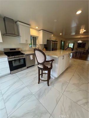 Chandelier, Dining room, Interior, Kitchen, Marble, Recessed Lighting, Stainless Steel Appliances