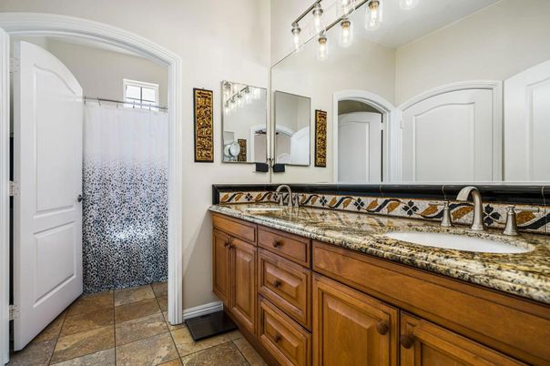 Bathroom, Dual Sink Vanities, Interior